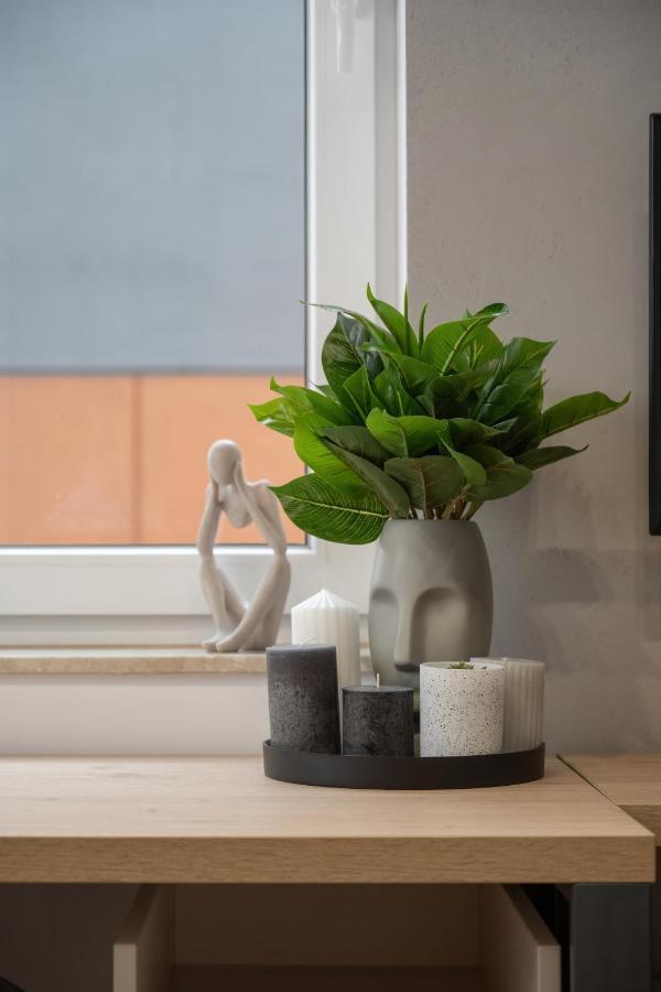 Apartment Trendy With Office Near Main Station By Renters