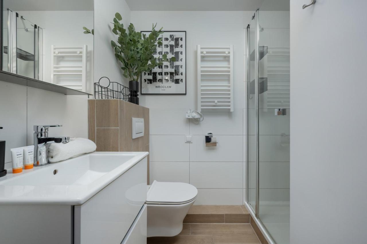 Apartment Trendy With Office Near Main Station By Renters *