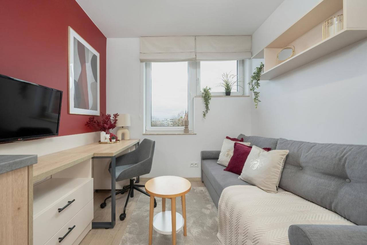 Trendy With Office Near Main Station By Renters Apartment *