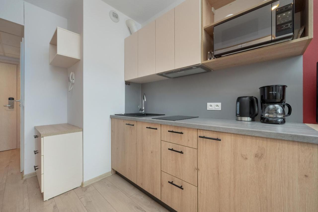 Trendy With Office Near Main Station By Renters Apartment *
