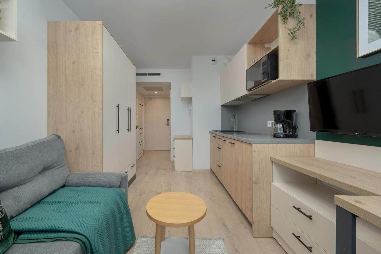 Trendy With Office Near Main Station By Renters Apartment