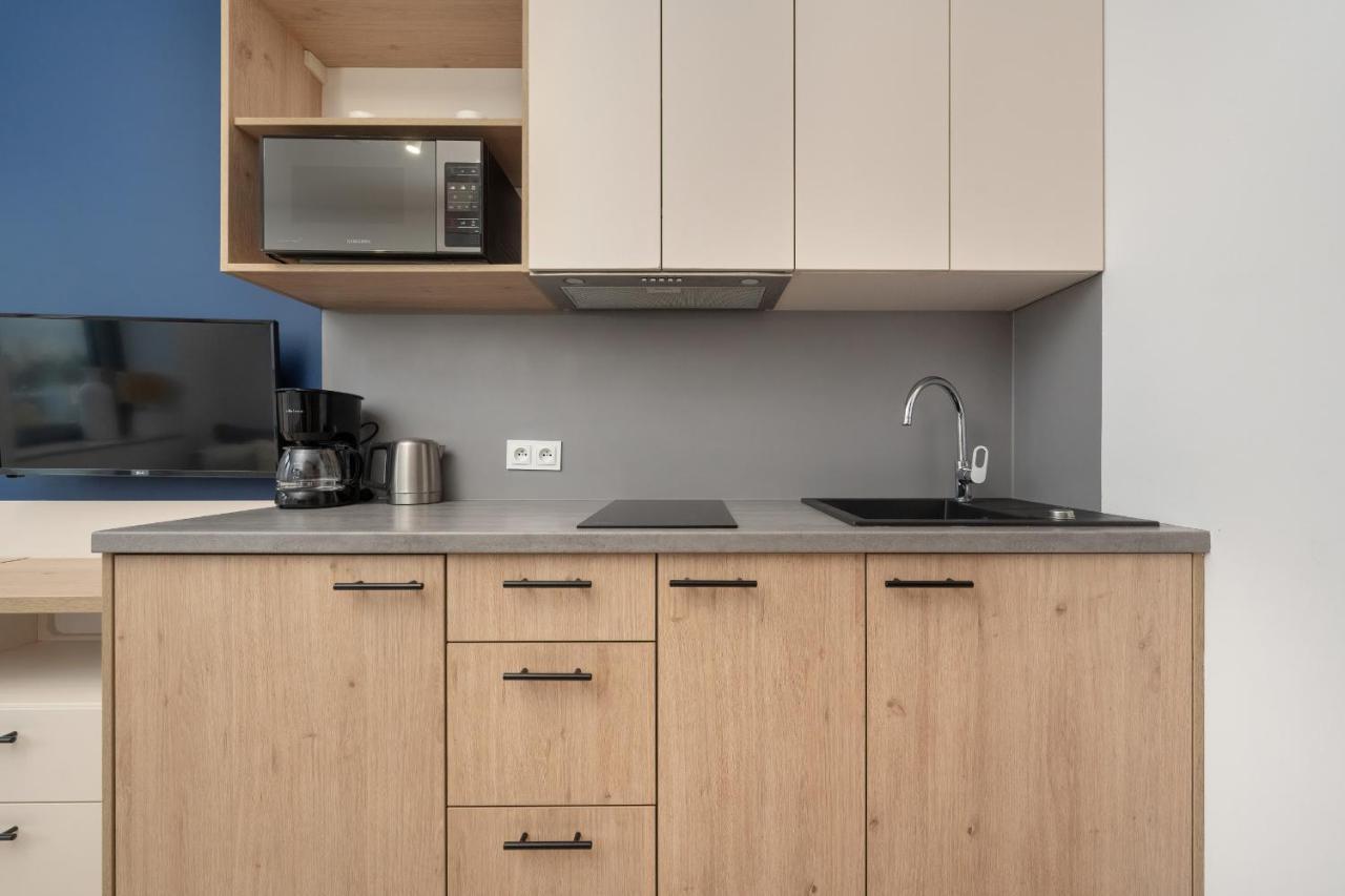 Trendy With Office Near Main Station By Renters Apartment