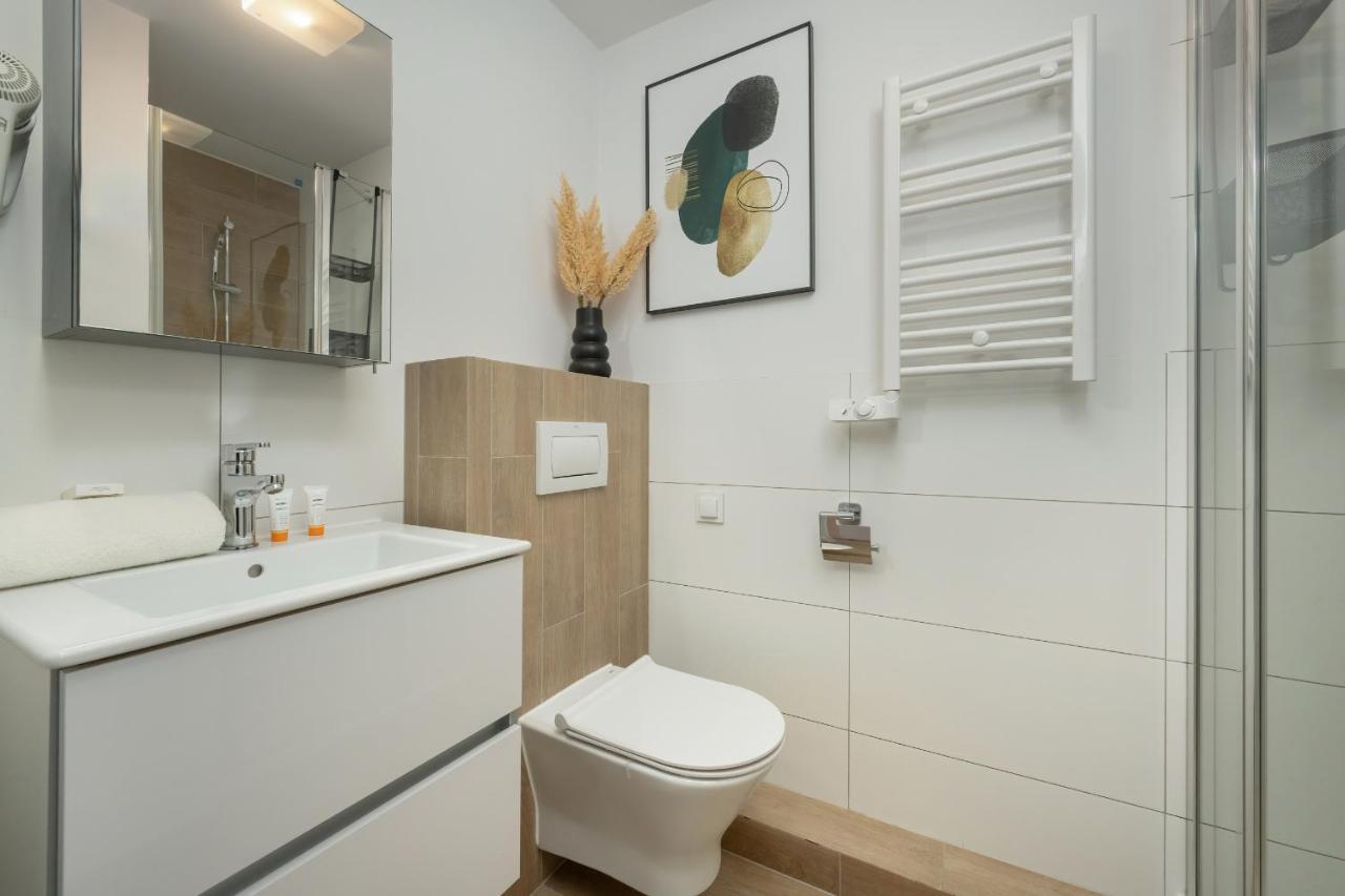 Apartment Trendy With Office Near Main Station By Renters Wroclaw