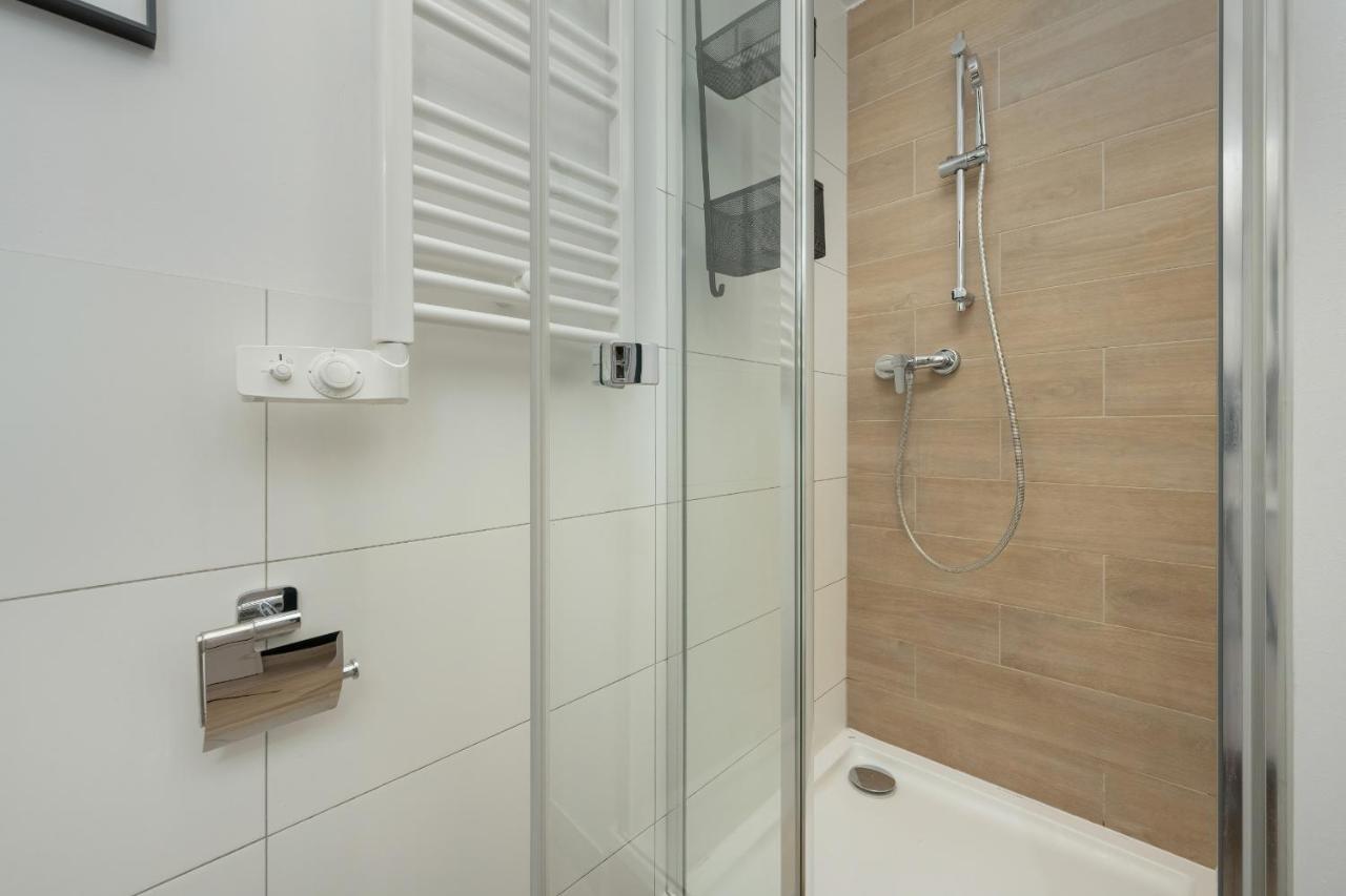 Apartment Trendy With Office Near Main Station By Renters