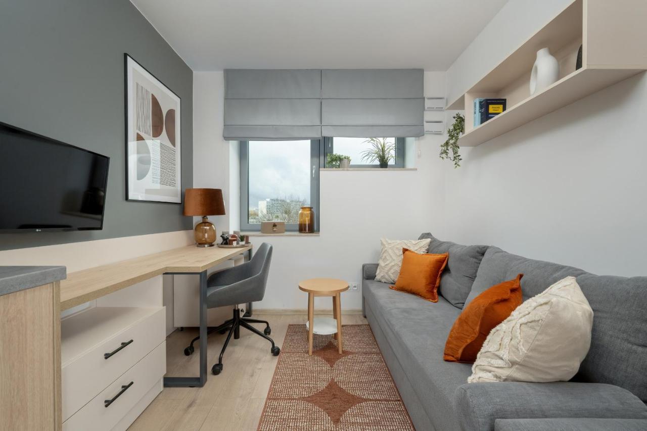 Trendy With Office Near Main Station By Renters
