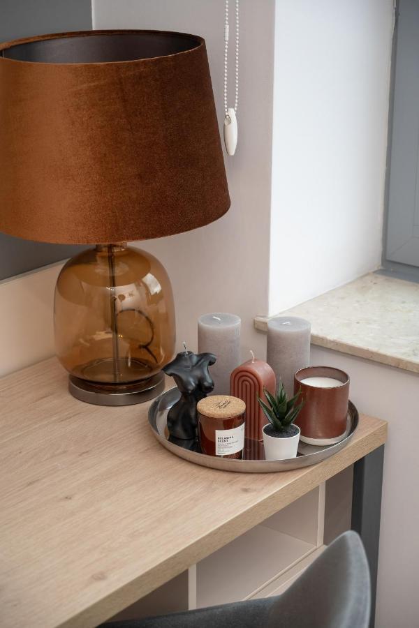 Trendy With Office Near Main Station By Renters Apartment